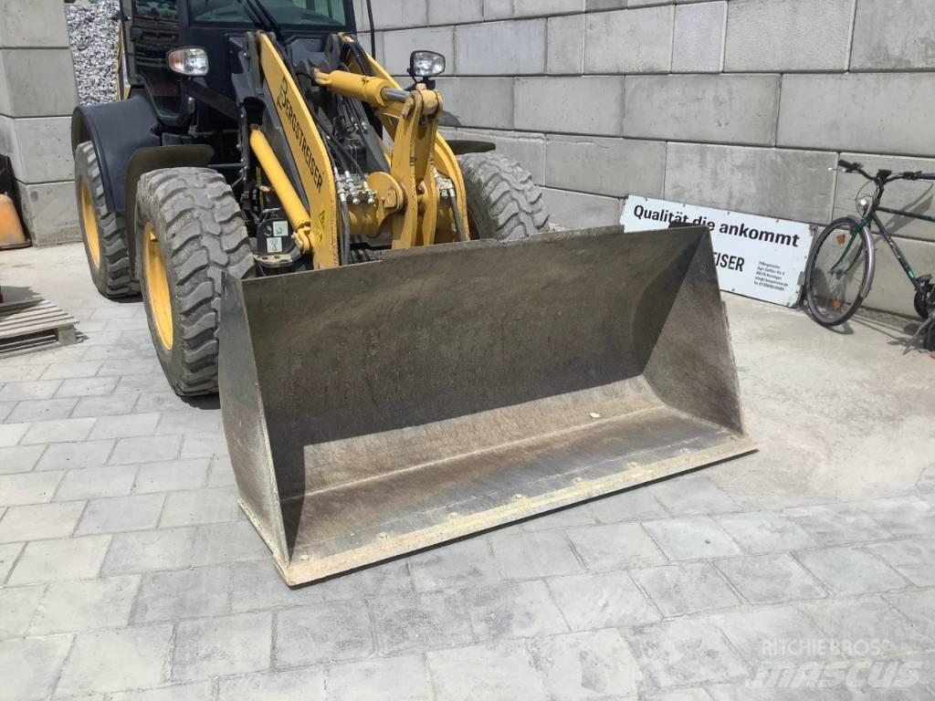 Komatsu WA100M-8 Wielladers