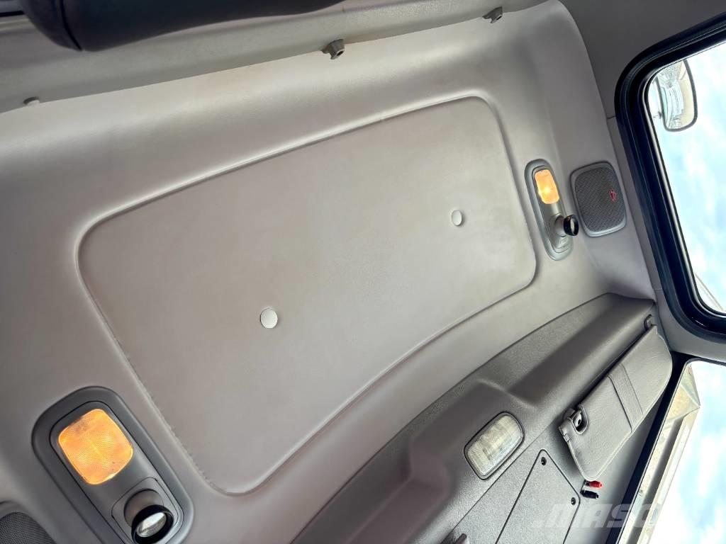 Peterbilt 389 Trekkers