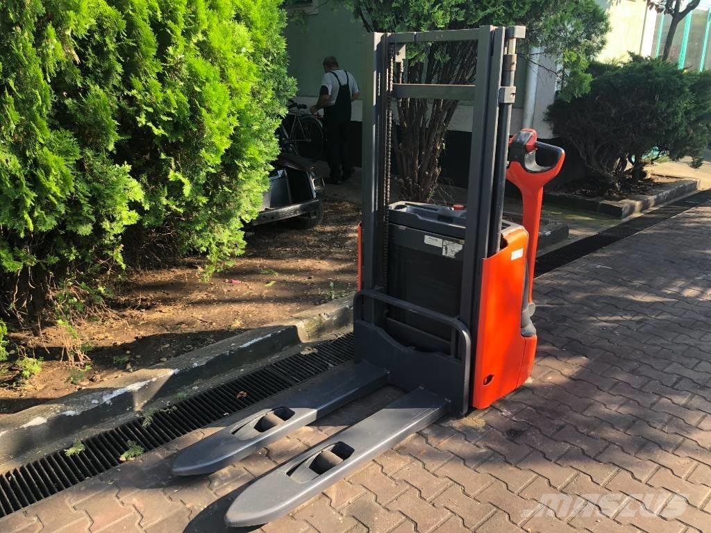 Linde L 10 B V-3234 Meeloop stapelaar