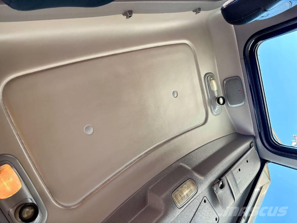 Peterbilt 388 Trekkers