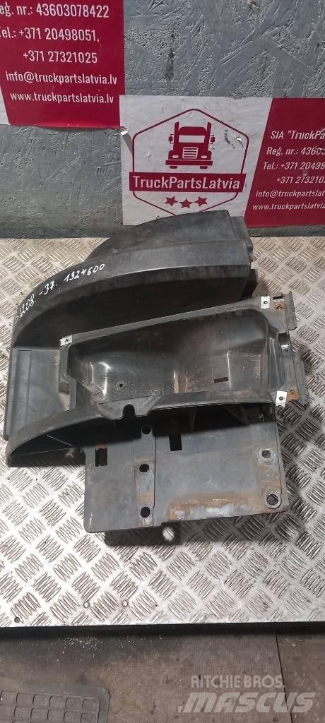 Scania 94 D.   1324600 Cabine en interieur