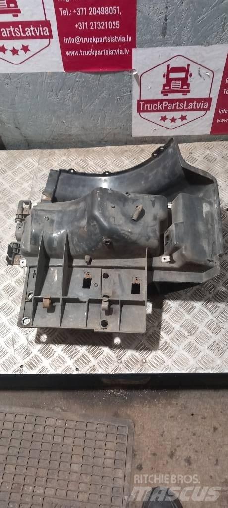 Scania 94 D.   1324600 Cabine en interieur