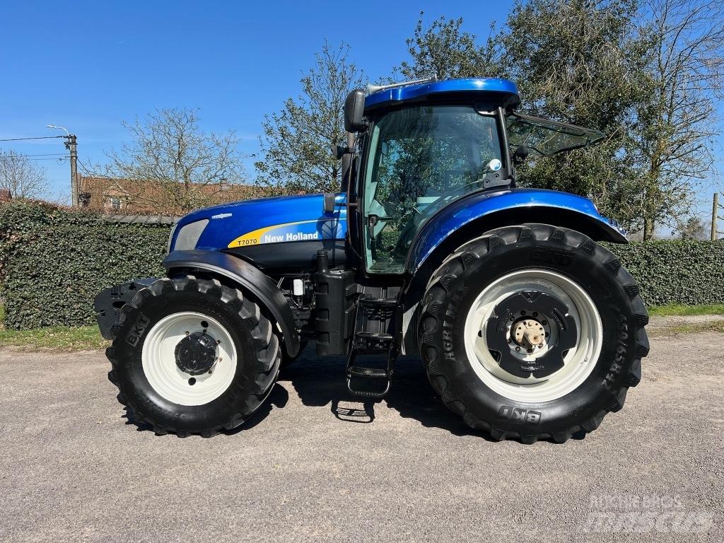 New Holland T 7070 Tractoren