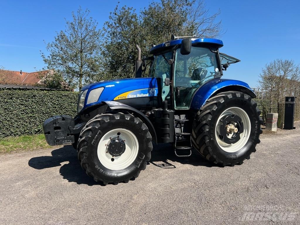 New Holland T 7070 Tractoren