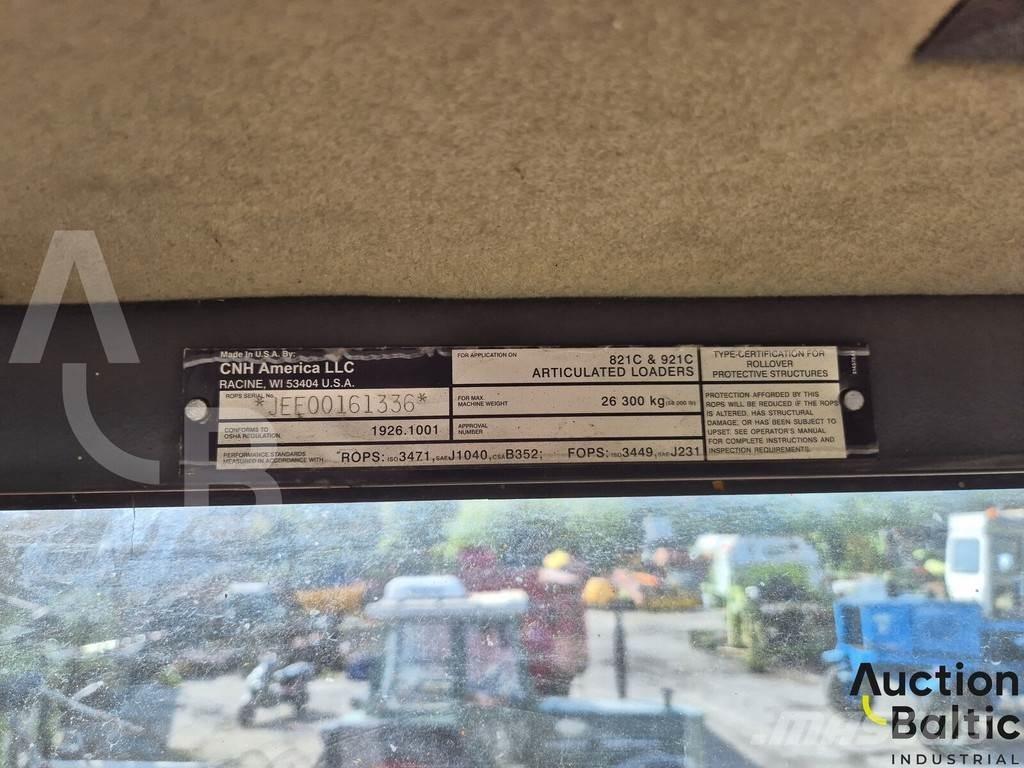CASE 821 C Wielladers