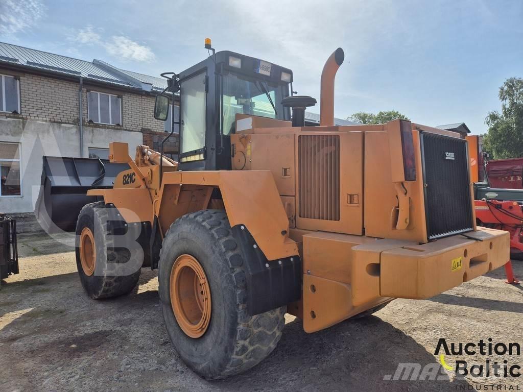 CASE 821 C Wielladers