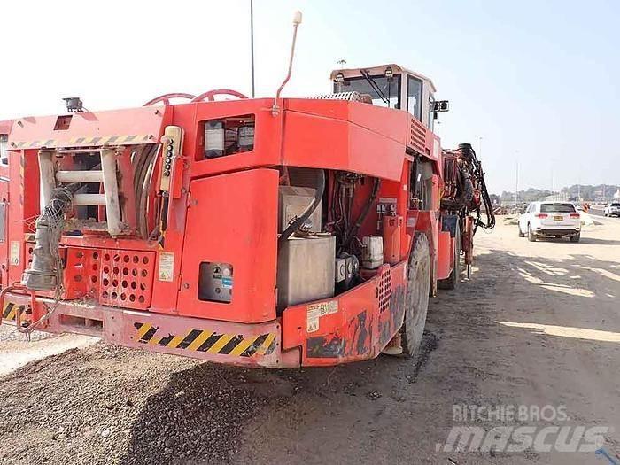 Sandvik DT821 C Surface drill rigs