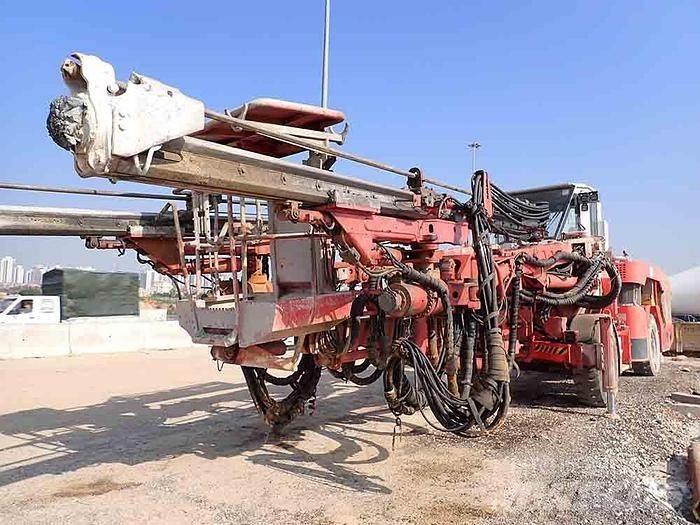 Sandvik DT821 C Surface drill rigs