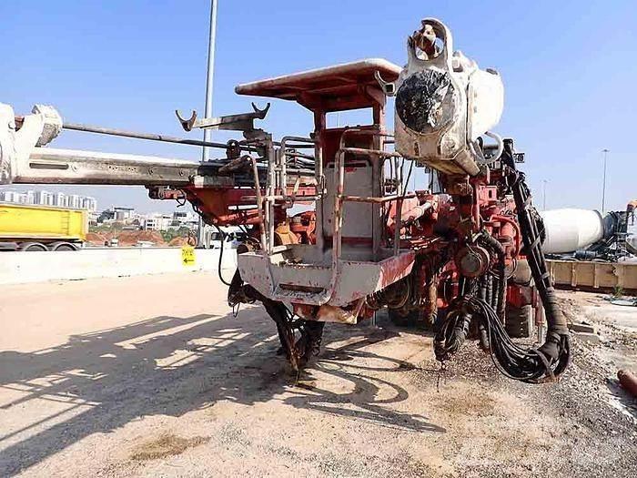 Sandvik DT821 C Surface drill rigs