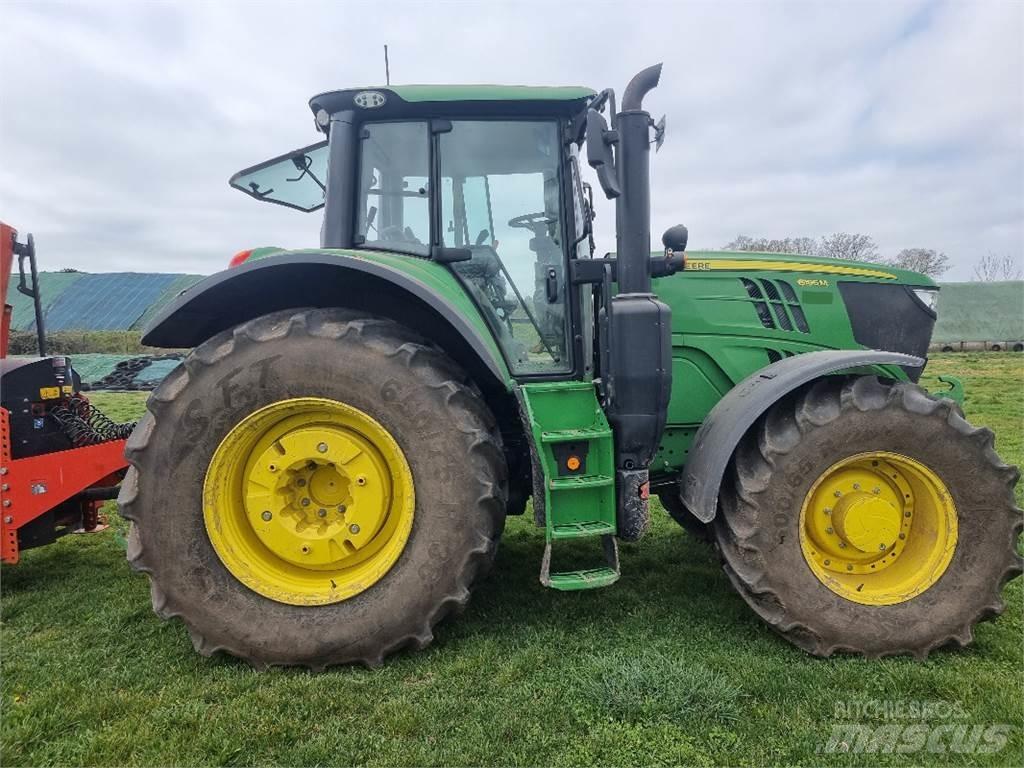 John Deere 6195 M Tractoren