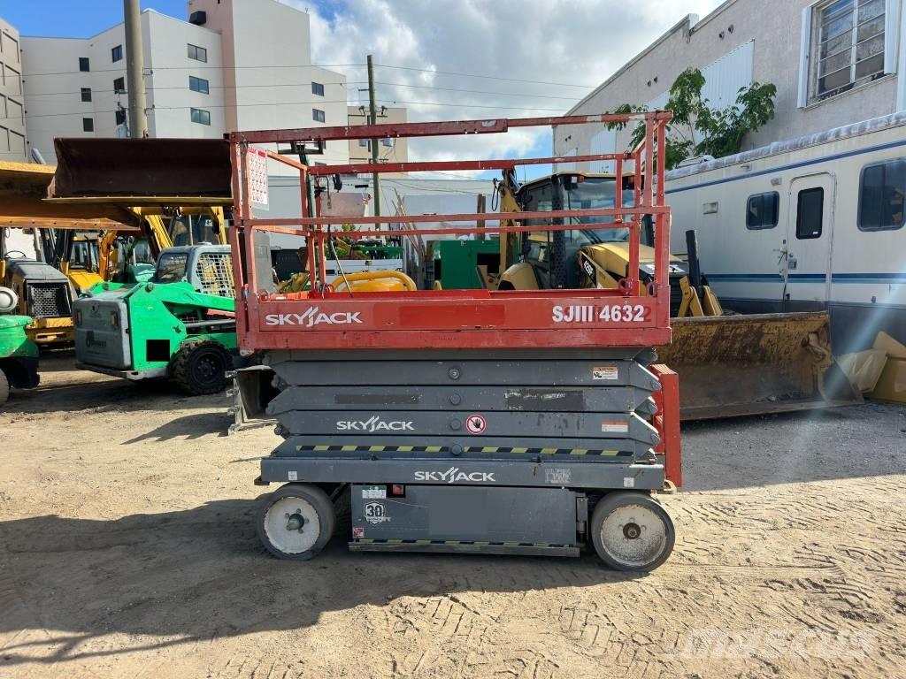 JLG 32 Lift Schaarhoogwerkers