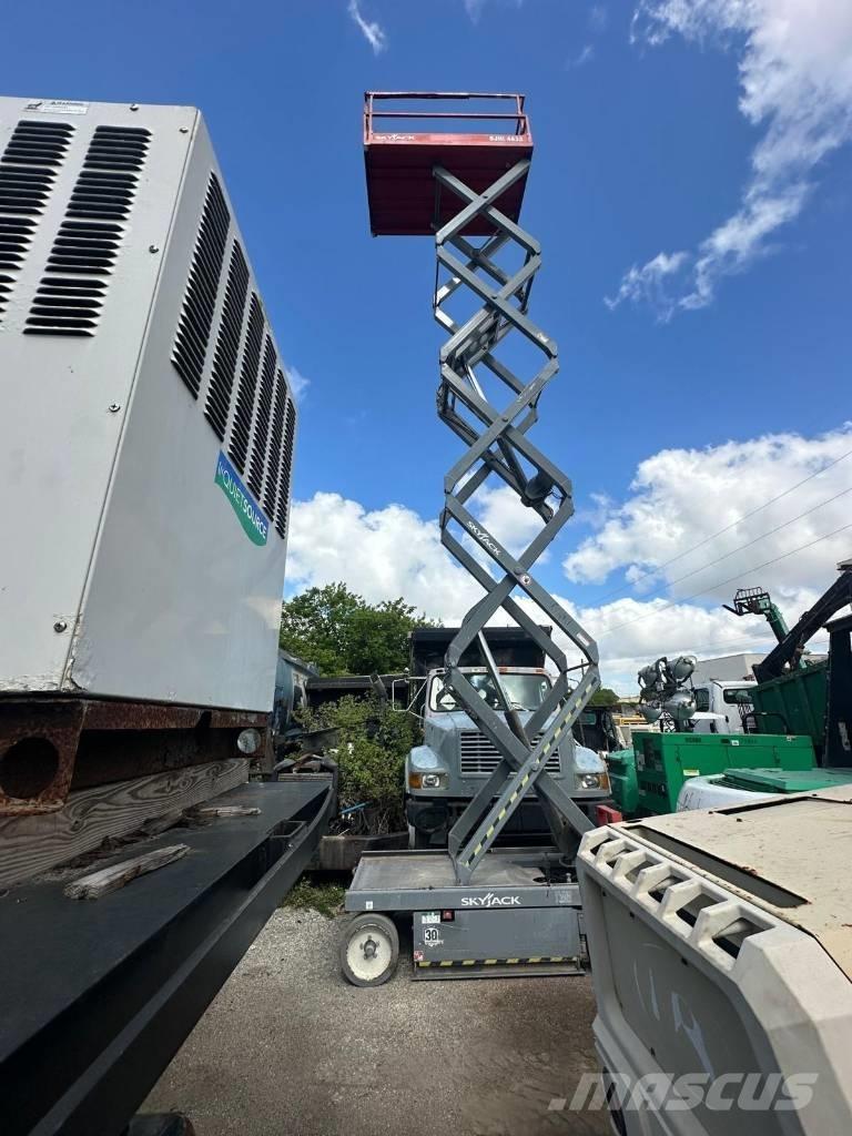 JLG 32 Lift Schaarhoogwerkers