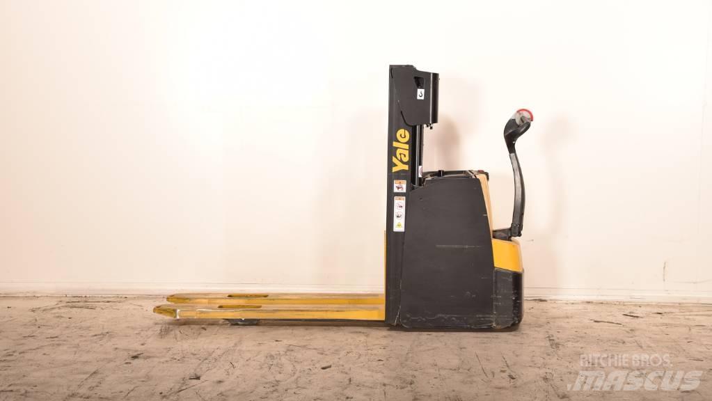 Yale MS 14 AC Meeloop stapelaar