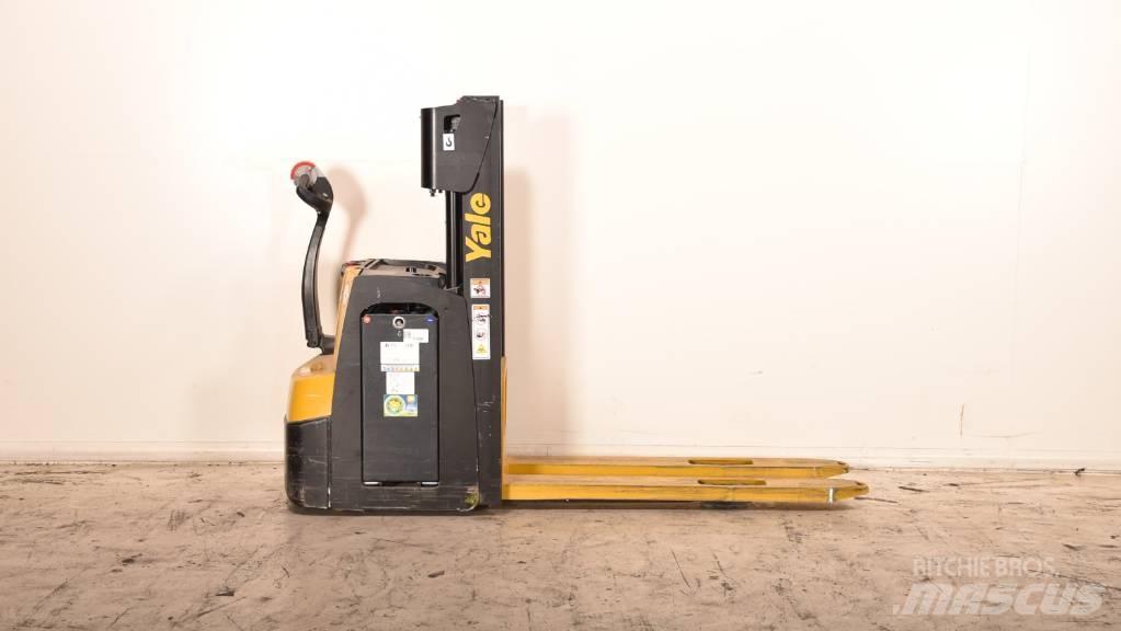Yale MS 14 AC Meeloop stapelaar