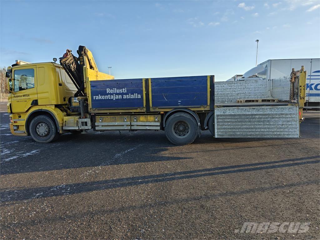 Scania P320 Vlakke laadvloer met kraan