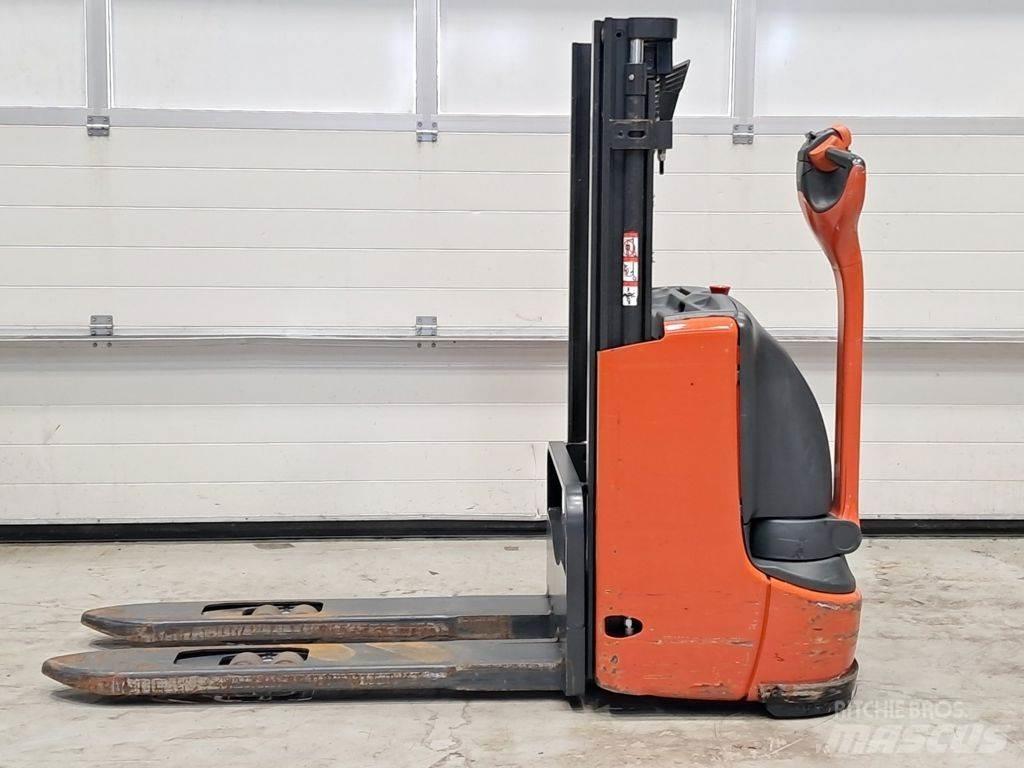 Linde L10 Meeloop stapelaar