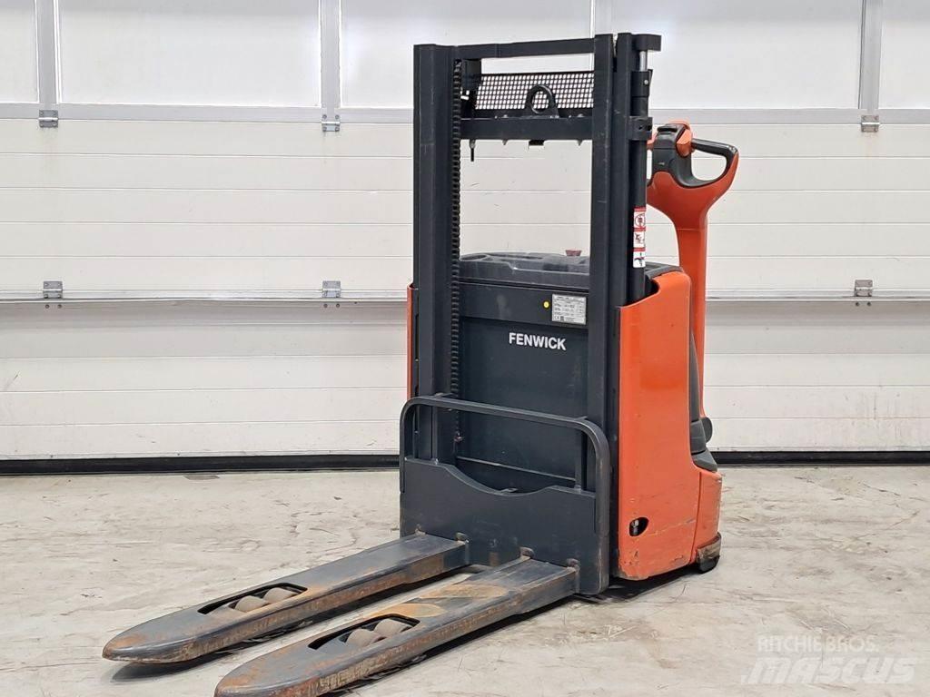 Linde L10 Meeloop stapelaar
