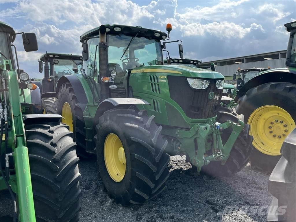 John Deere 6210R Tractoren