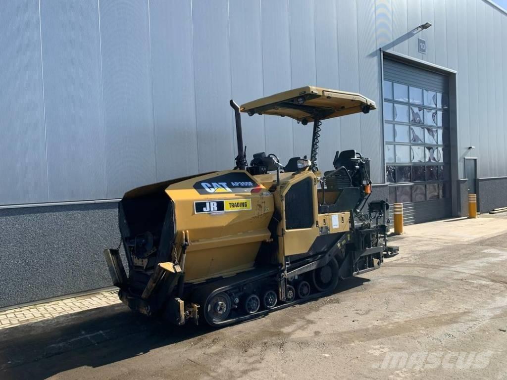 CAT AP355F Asfaltafwerkmachines