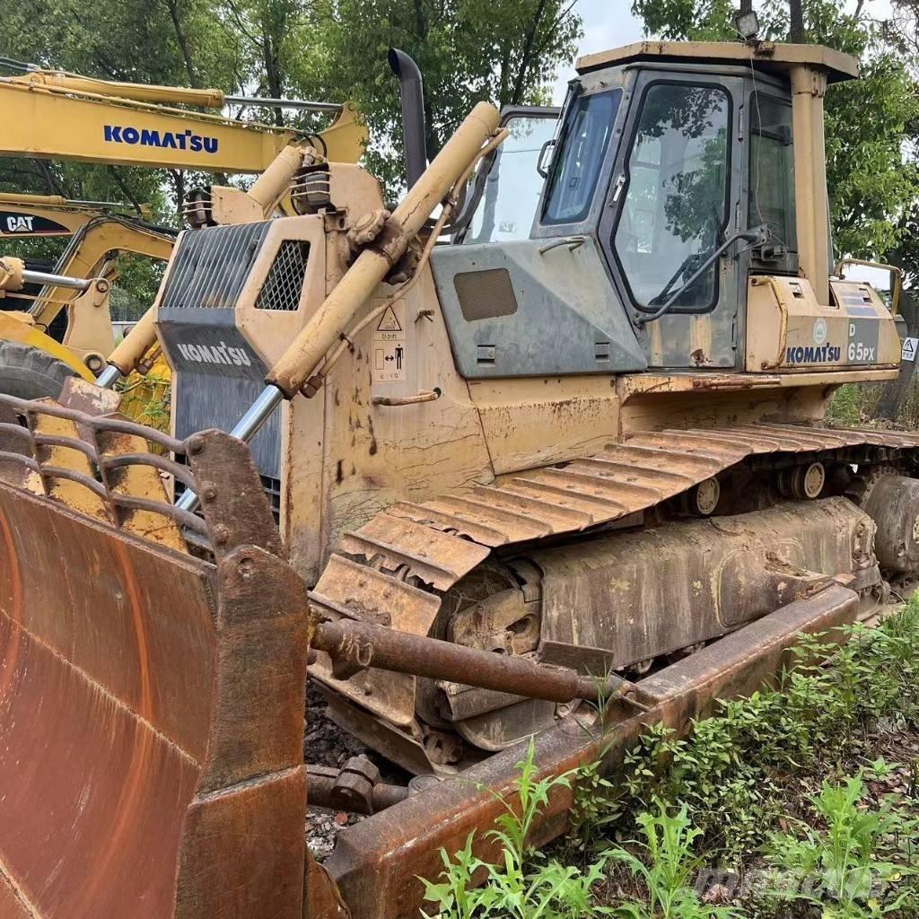Komatsu D 65 P-12 Rupsdozers