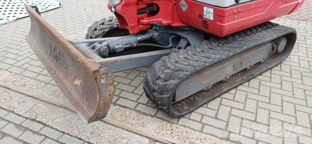 Takeuchi TB 235 CR Minigraafmachines < 7t