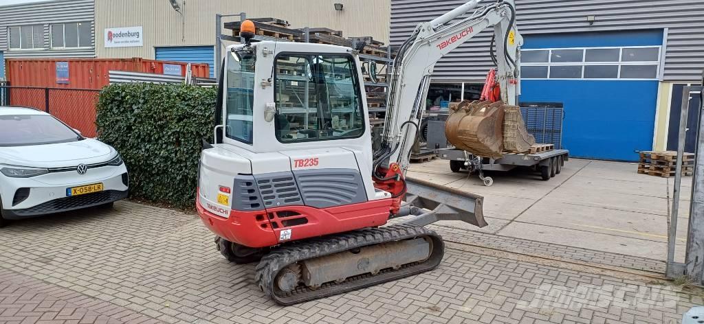 Takeuchi TB 235 CR Minigraafmachines < 7t