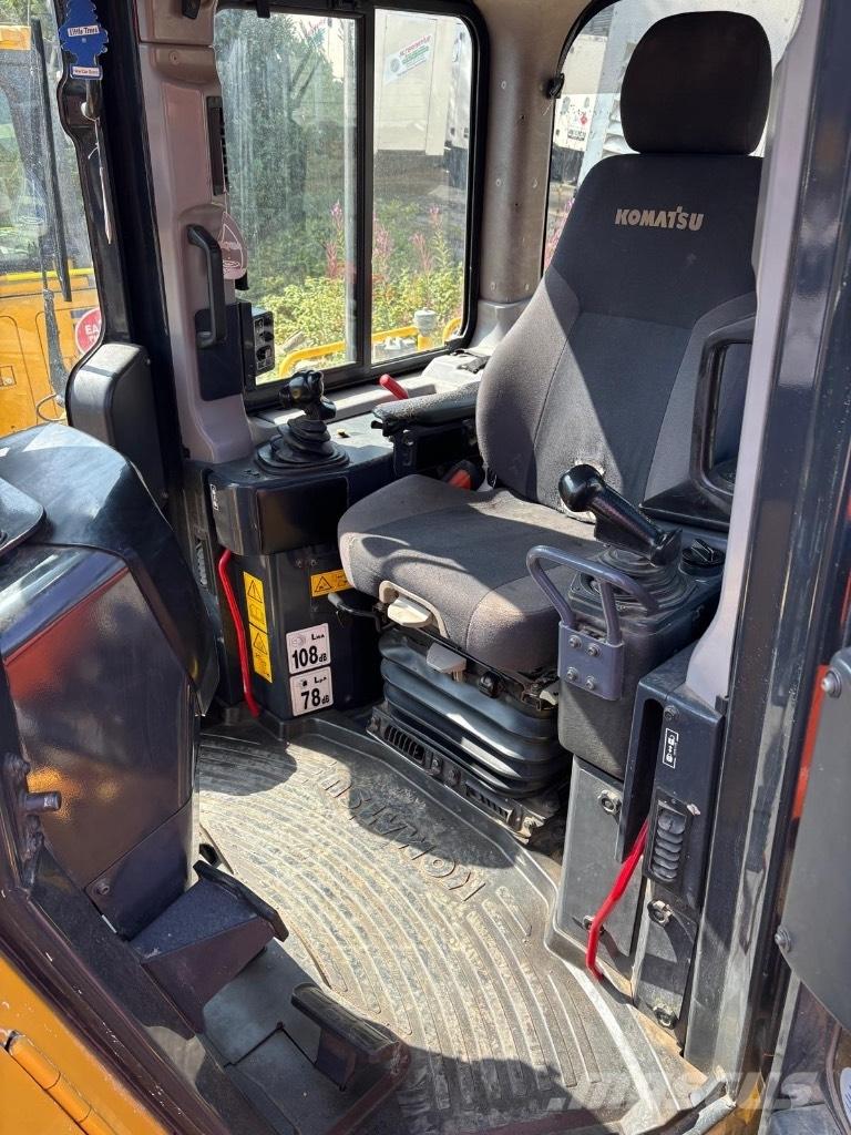 Komatsu D 65 PXi-18 Rupsdozers