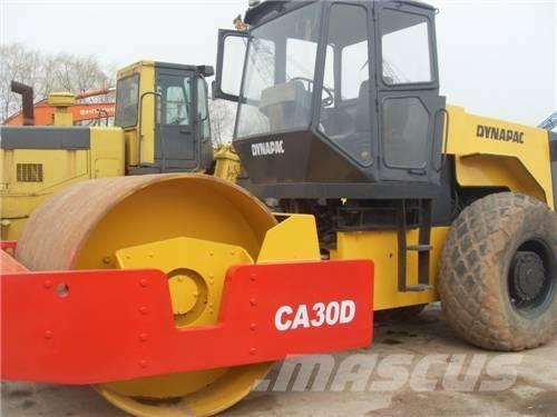 Dynapack CA 301 D Trilrolwalsen