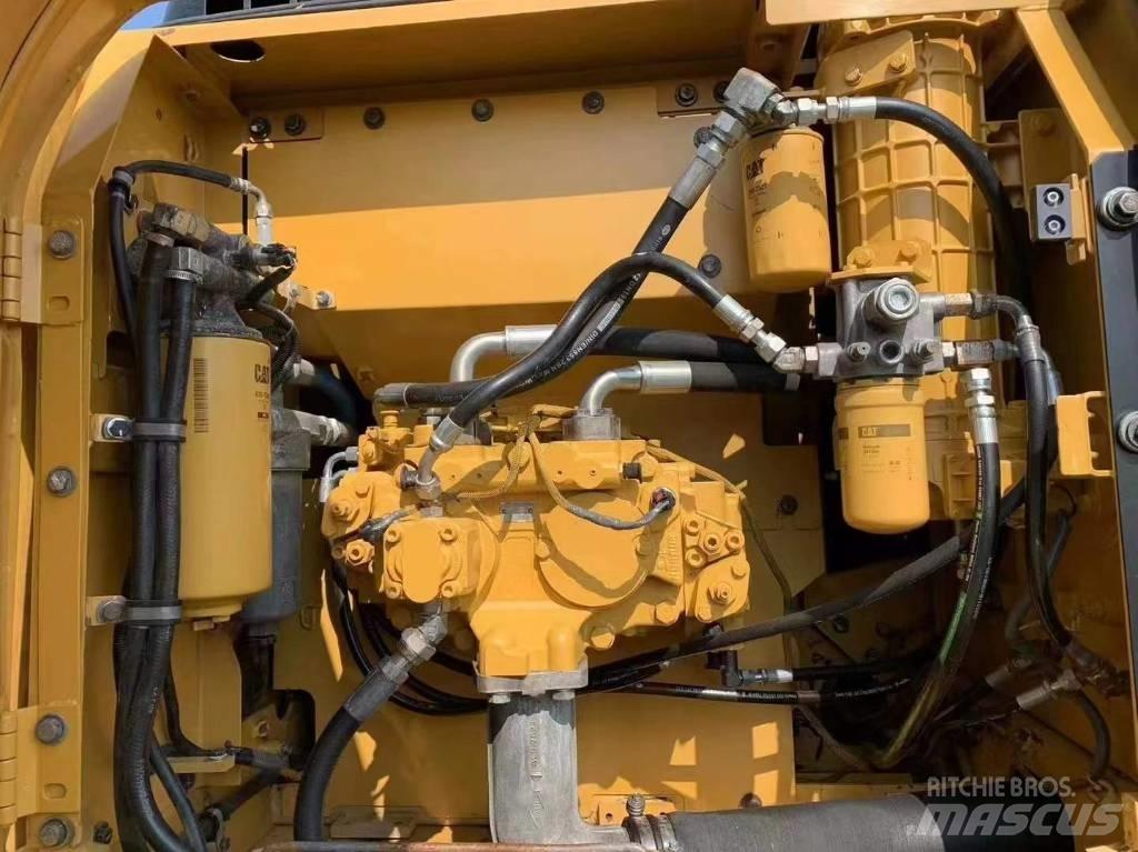 CAT 323 D Rupsgraafmachines