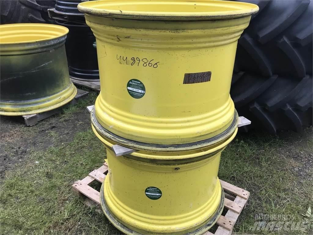 John Deere 23x34 Banden, wielen en velgen