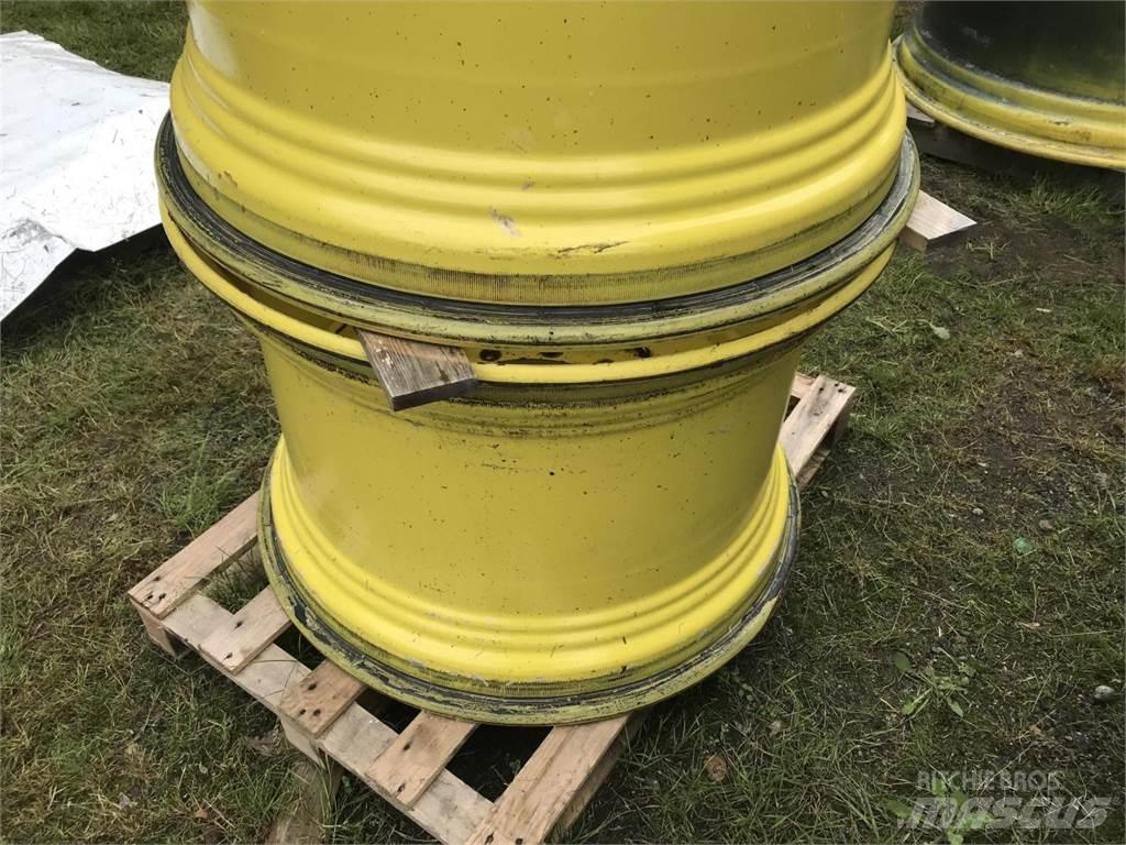 John Deere 23x34 Banden, wielen en velgen