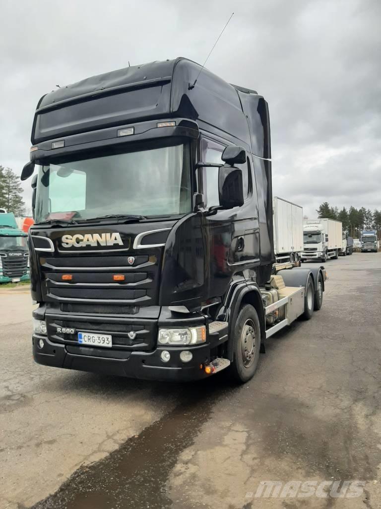 Scania R 560 Vrachtwagen met containersysteem