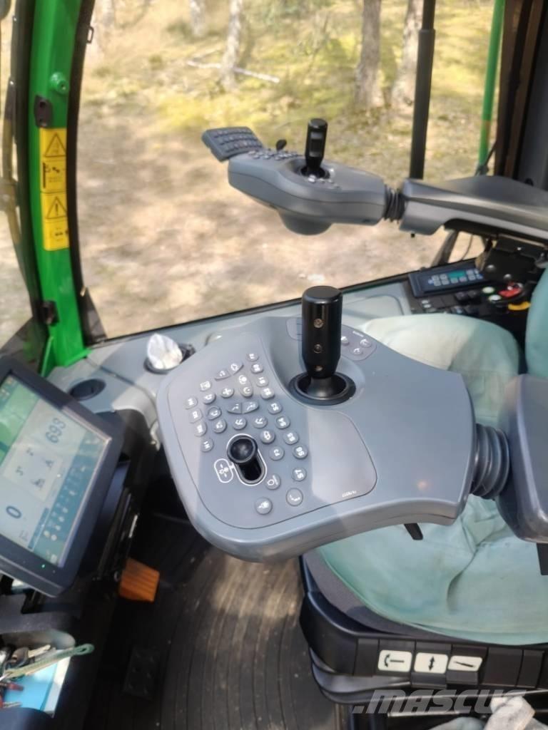 John Deere 1270 G Harvesters