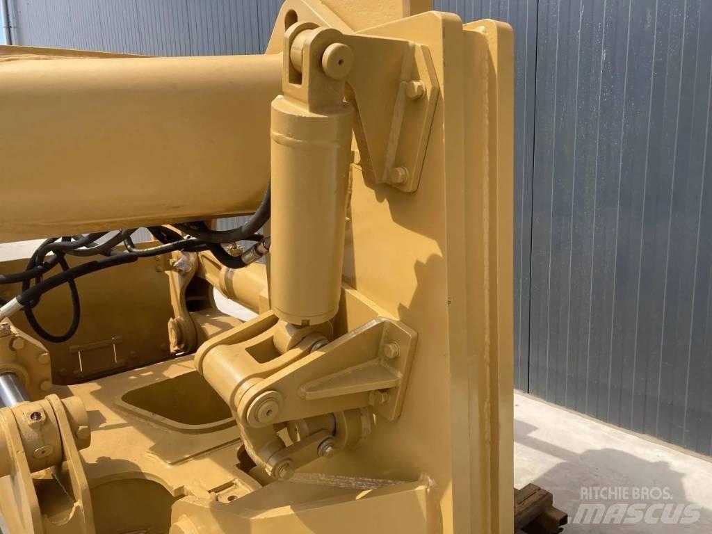CAT D8 Wegopbrekers
