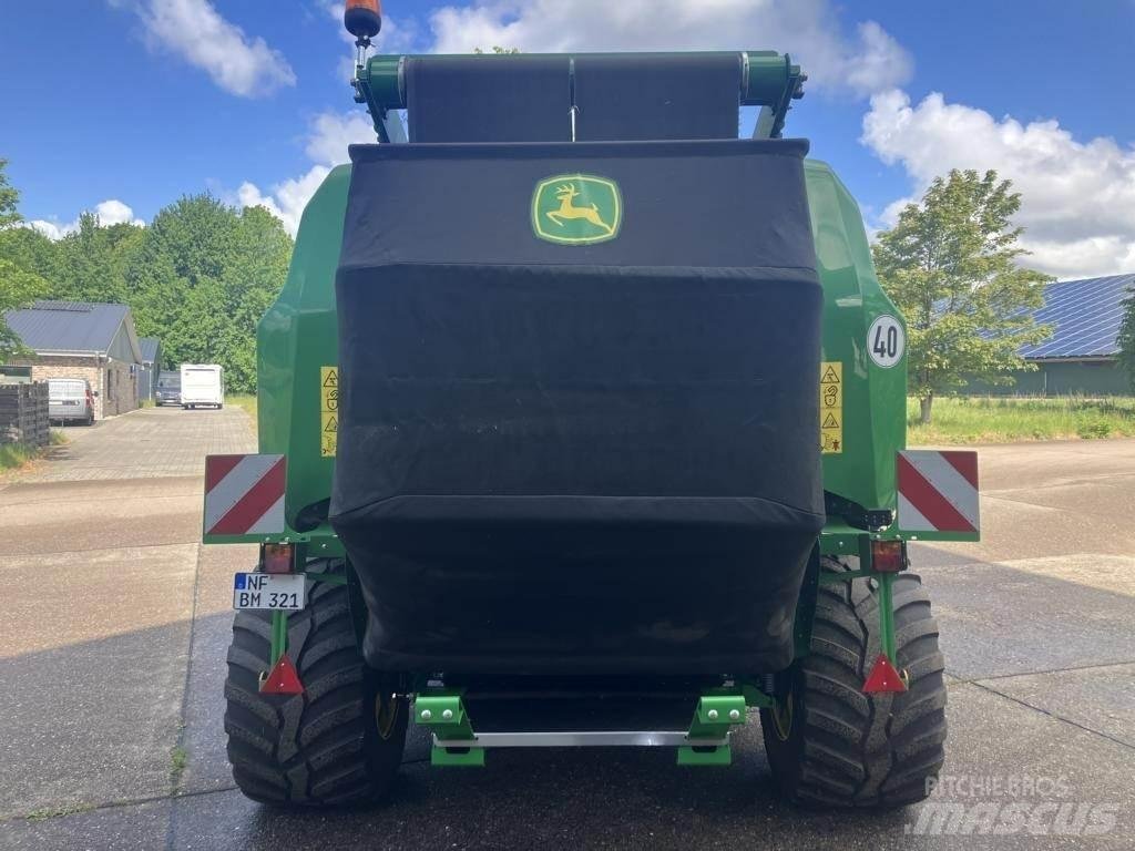 John Deere V461R Ronde-balenpersen