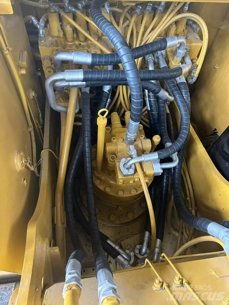 CAT 320 D2 Rupsgraafmachines