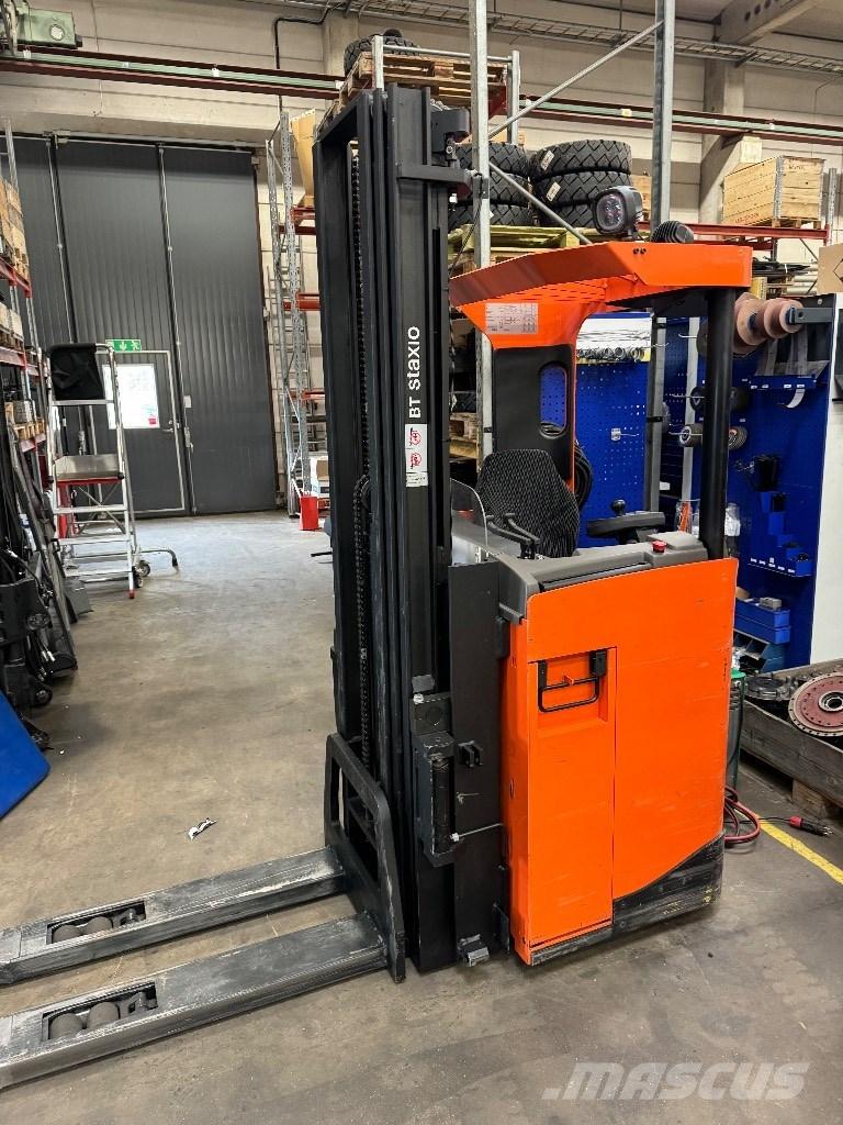 Toyota SRE135L Zelfrijdende stapelaars