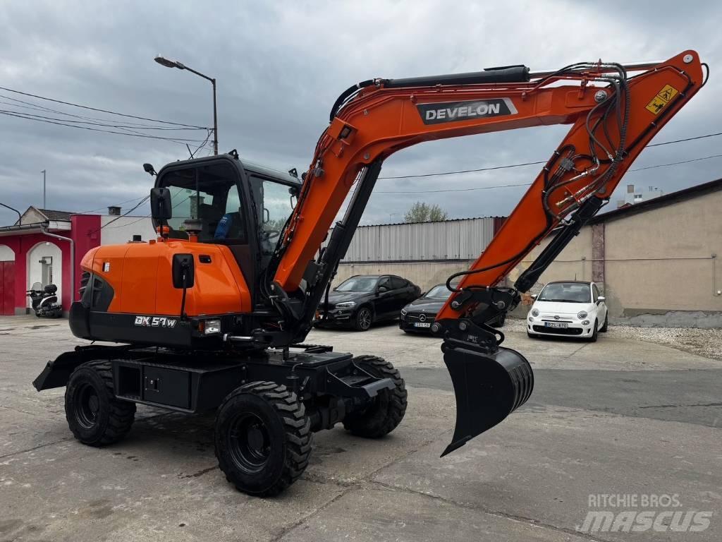 Develon DX 57 W-7 Wielgraafmachines