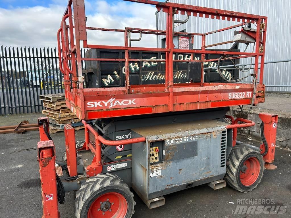 SkyJack SJ 6832 RT Schaarhoogwerkers