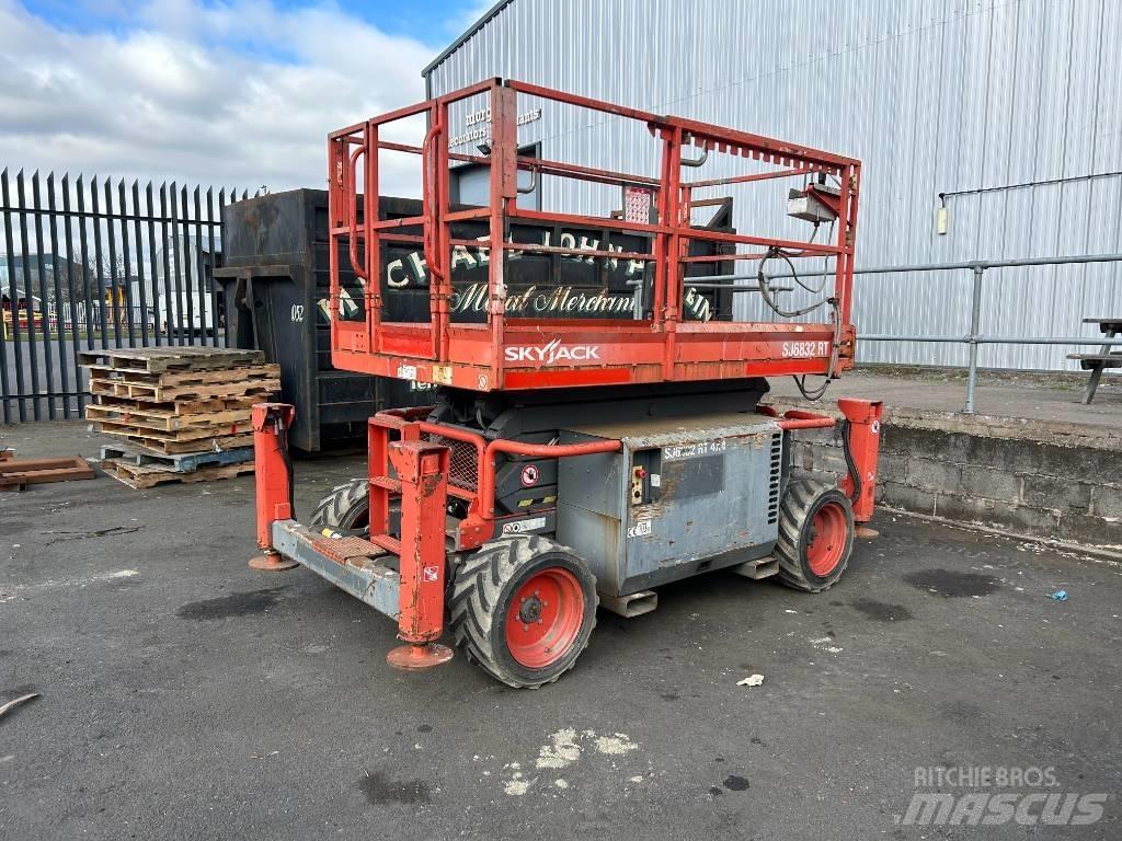 SkyJack SJ 6832 RT Schaarhoogwerkers