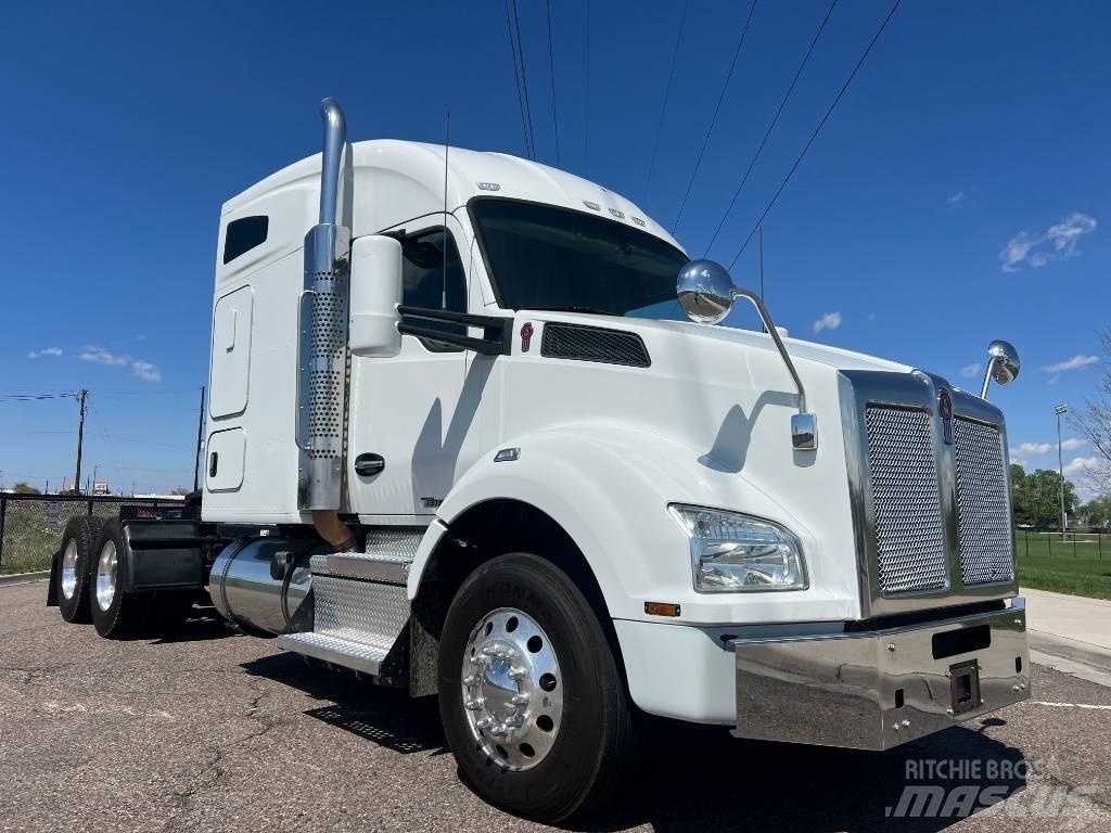 Kenworth T 880 Trekkers