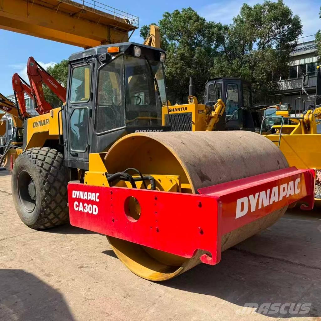 Dynapac CA30D Trilrolwalsen
