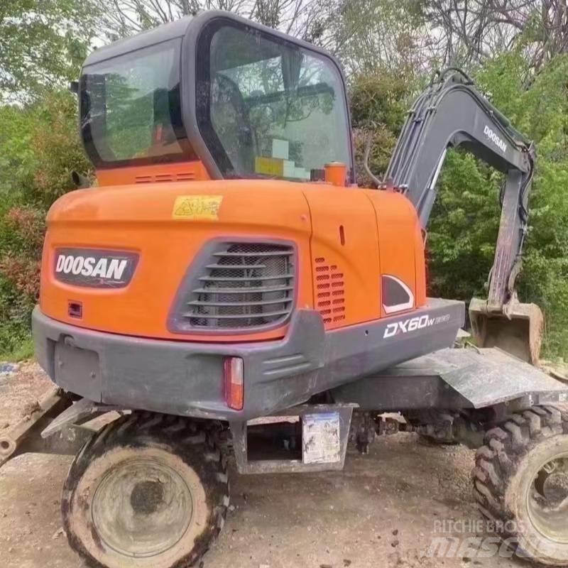 Doosan DX60W Wielgraafmachines