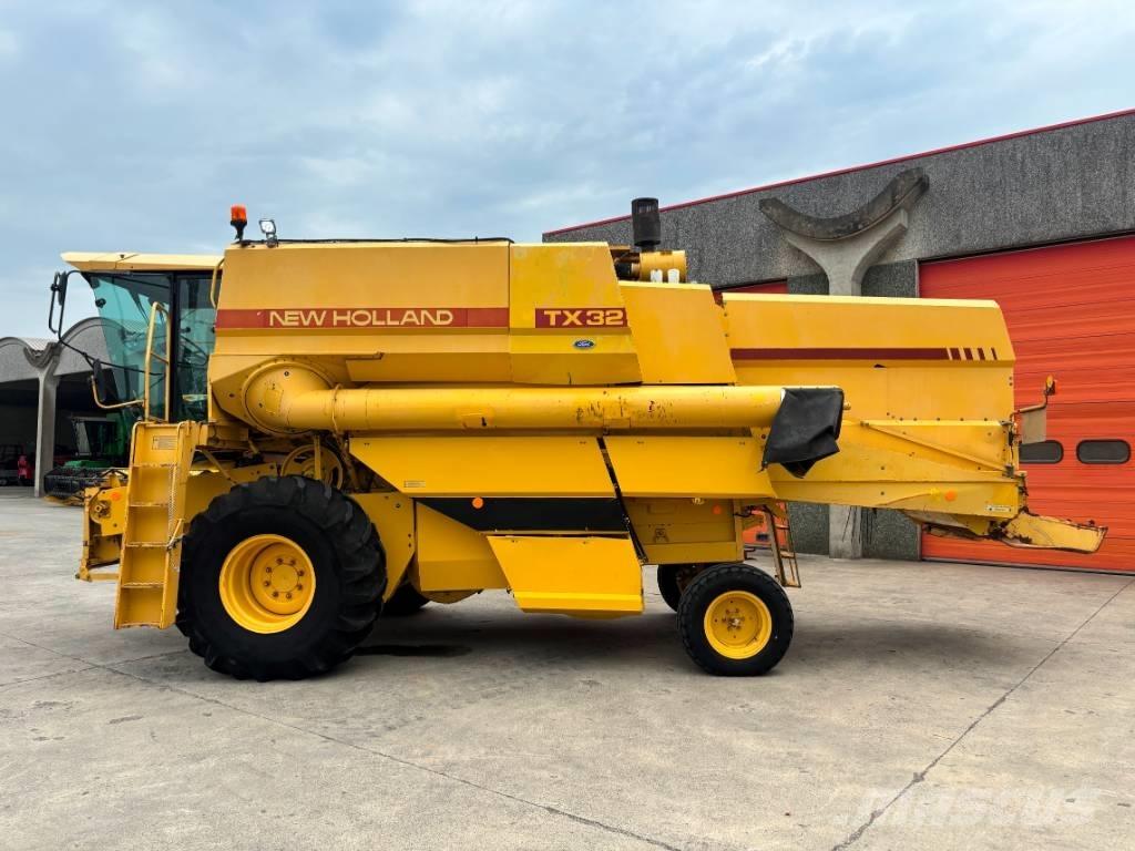 New Holland TX 32 Maaidorsmachines
