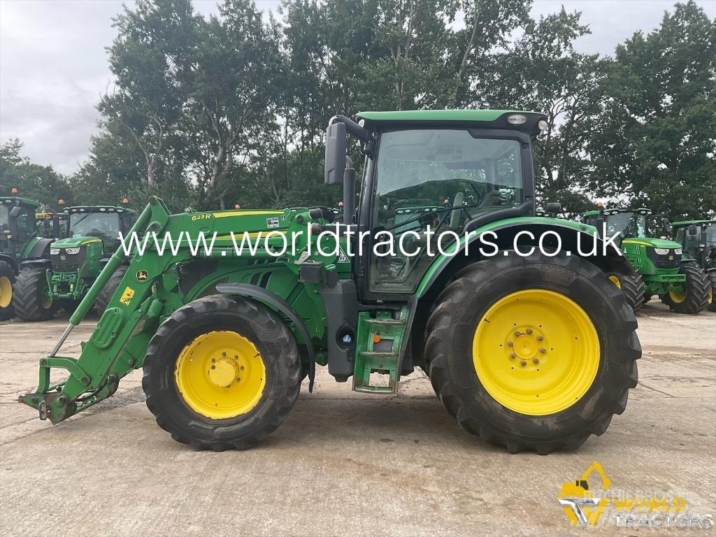 John Deere 6130 R Tractoren