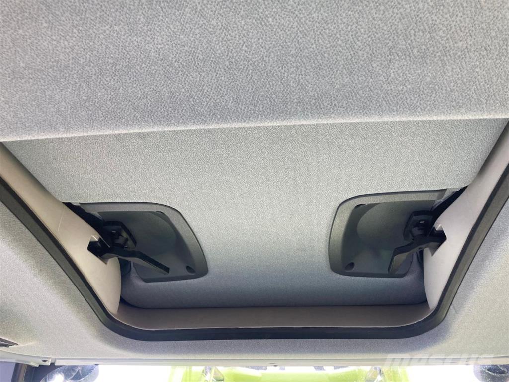 CLAAS Arion 440 Tractoren