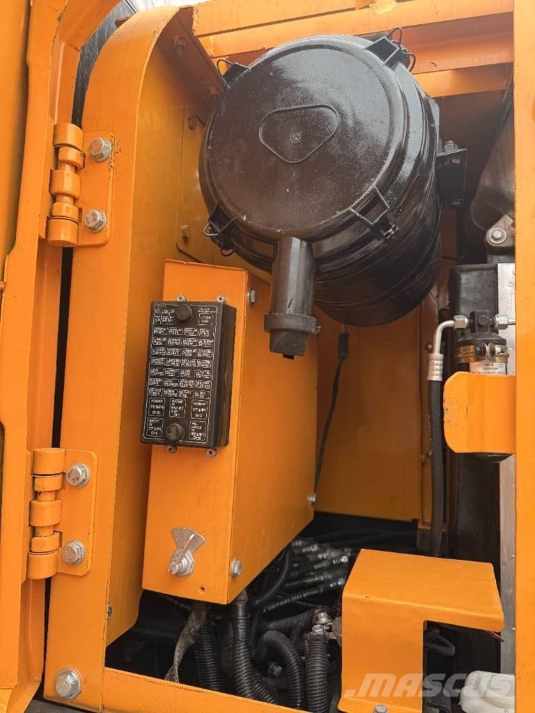 Hyundai HX 220 Rupsgraafmachines