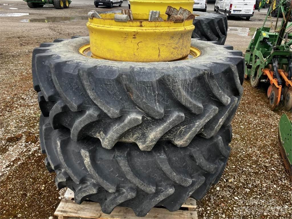 Petlas 480/70R34 Banden, wielen en velgen