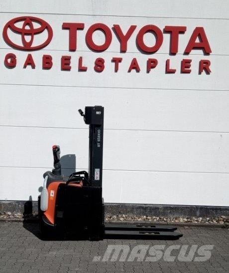 Toyota SPE140L Zelfrijdende stapelaars