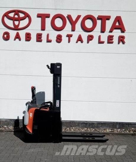Toyota SPE140L Meeloop stapelaar